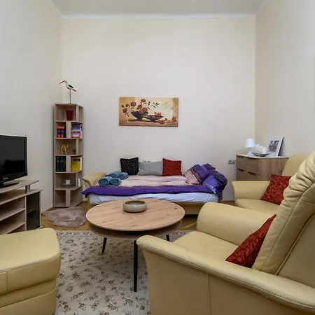 Alice In The Downtown Appartement